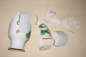 broken-porcelain-vase